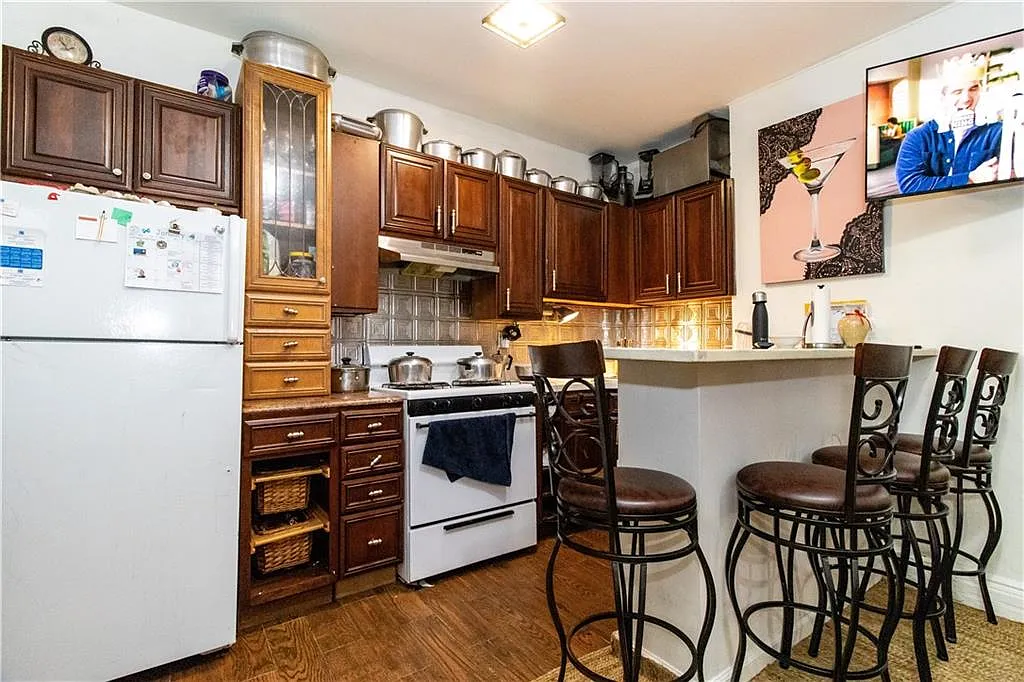 115 Cleveland St photo 1