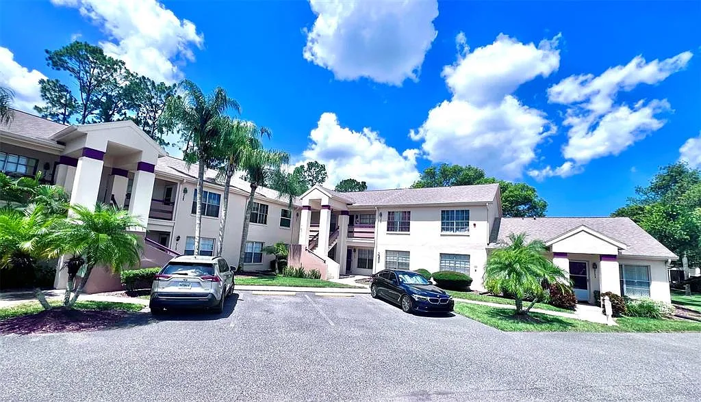 2 bed, 1.0 bath, 925 sqft, $1,570 — Photo 1