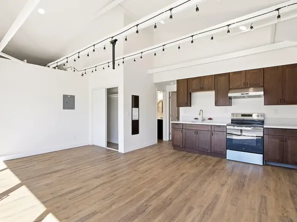 4224 Governor Dr, San Diego, CA 92122