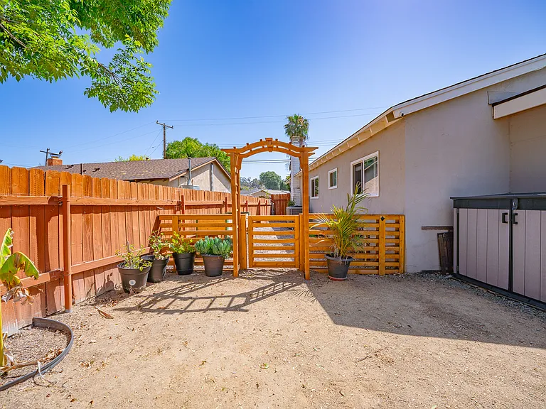 530 Kirtright St — Photo 51