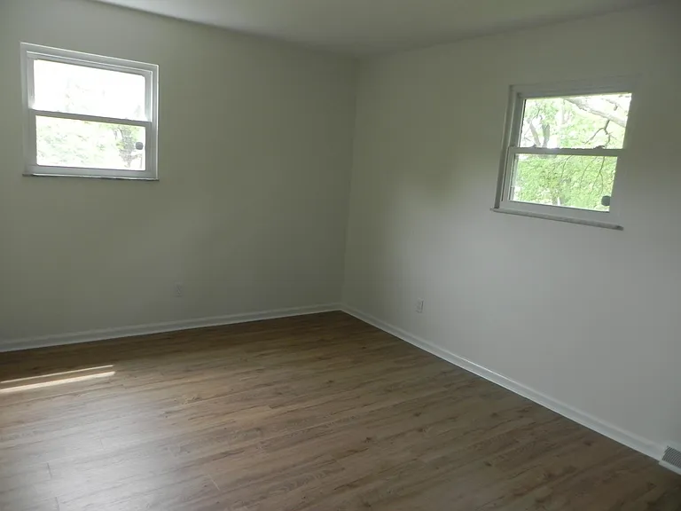 895 E College Ave — Photo 12