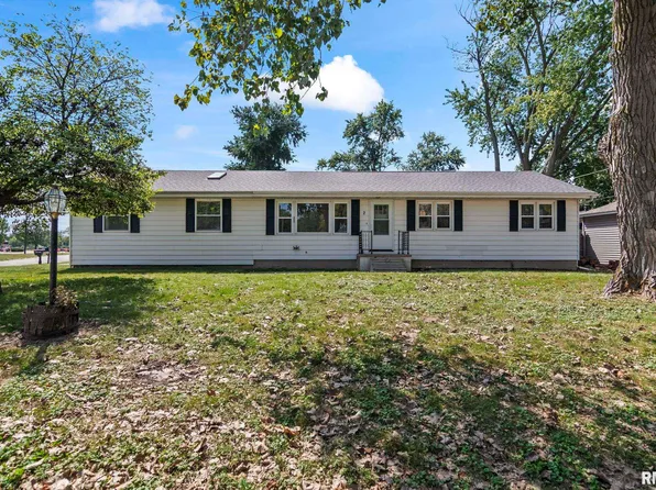 2 Royal Dr, Sherman, IL 62684