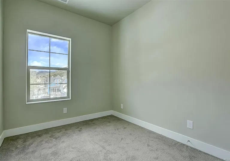 1399 Griffith St #4 — Photo 8