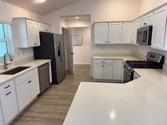 3rd image of 1398 Kenneth St