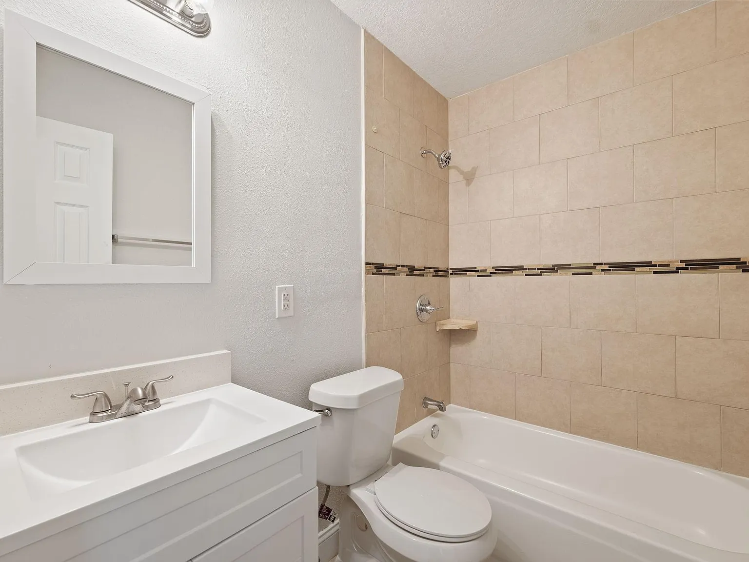 4 bed, 3.0 bath, 1500 sqft, $793 — Photo 2