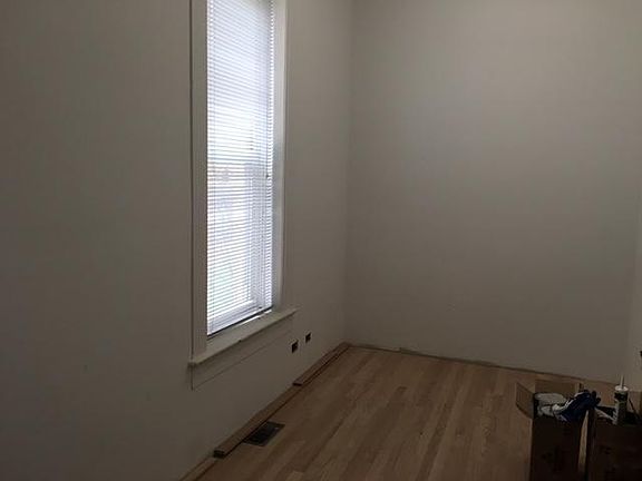 2nd image of 1132 W Dickens Ave