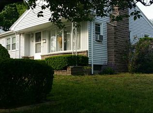 28 Pensaukee Ave, North Providence, RI 02911