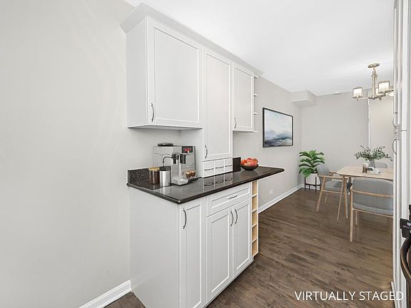 4th image of 3620 N Pine Grove Ave APT 507