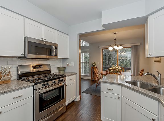 4th image of 618 Hillview Ct