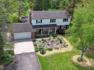 38W283 Deerpath Rd, Batavia, IL 60510