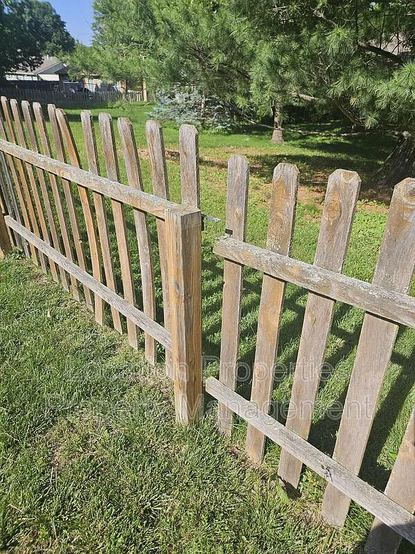 4 bed, 2.0 bath, 1881 sqft, $2,695 — Photo 4