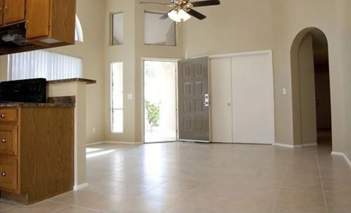 3 bed, 1209 sqft, $2,150 — Photo 3