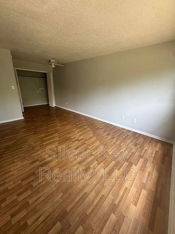 Building Photo - 311 Sunset Dr #1
