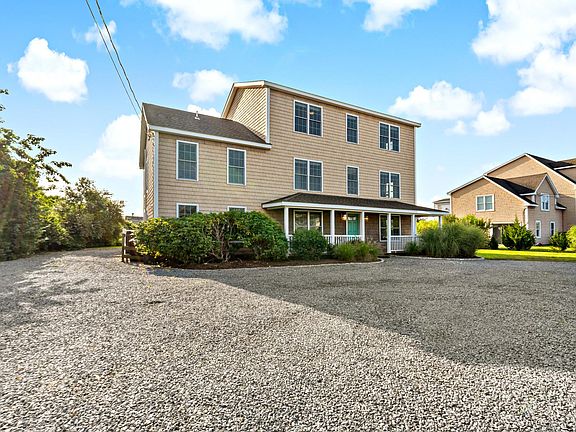 Spacious driveway with ample parking room