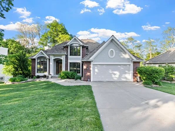 346 Golden Oaks Dr, Council Bluffs, IA 51503