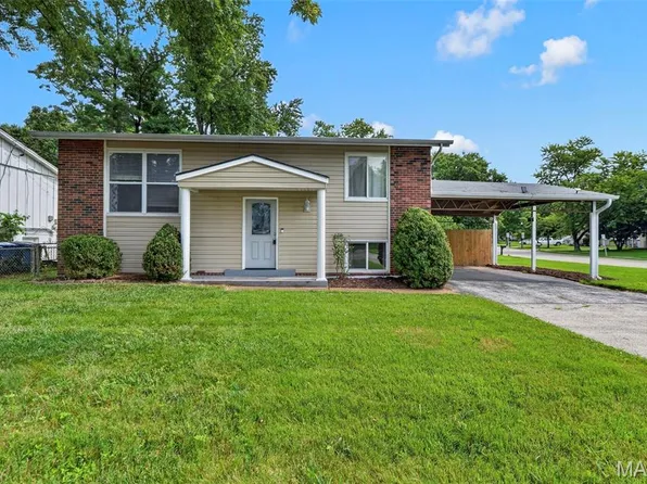 12005 Glenpark Dr, Maryland Heights, MO 63043
