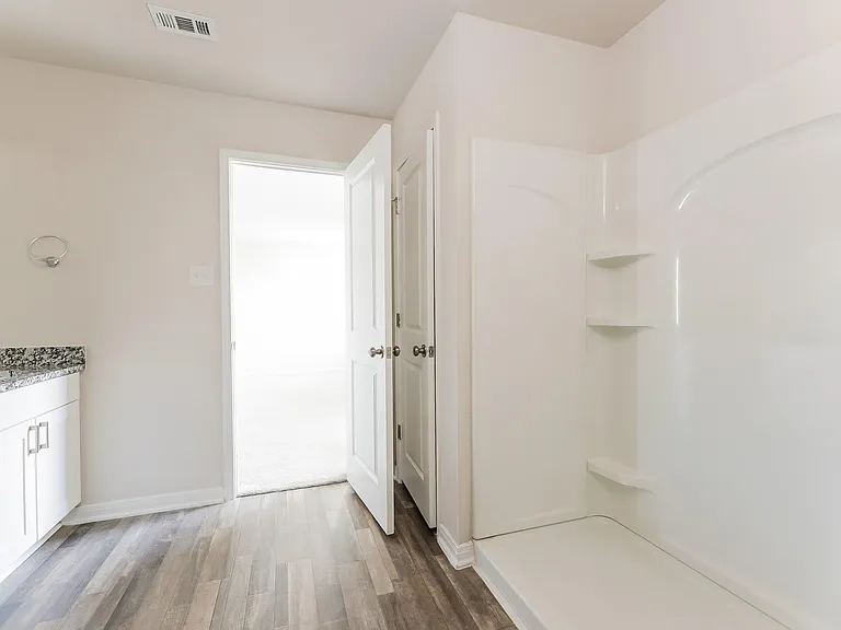 2104 Cedar Bend Dr — Photo 12