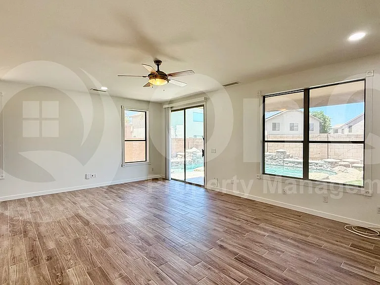 25828 N 67th Dr — Photo 6
