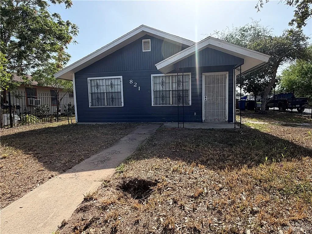 3 bed, 2.0 bath, 1044 sqft, $1,350 — Photo 1