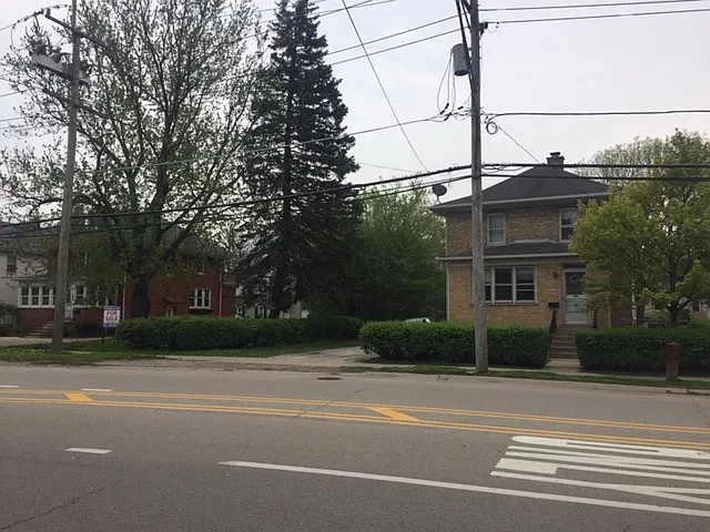 898 Deerfield Rd photo 1