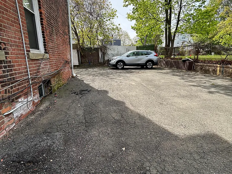138 Hallock Ave #R2 — Photo 16