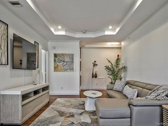 4th image of 323 Roosevelt Way Unit 2301