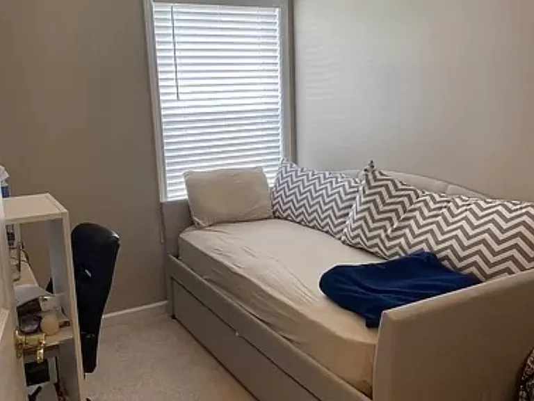 810 Cyndy Ln — Photo 3
