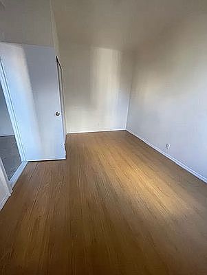 5th image of 165 Meserole St APT 28