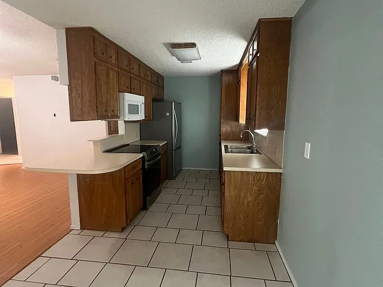 1558 Seamans Way — Photo 4