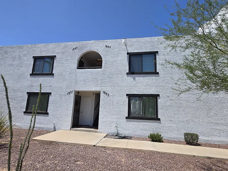 1807 E Hedrick Dr — Photo 10