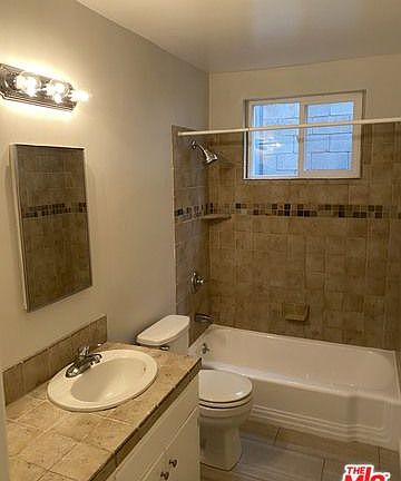5th image of 142 N Clark Dr #1