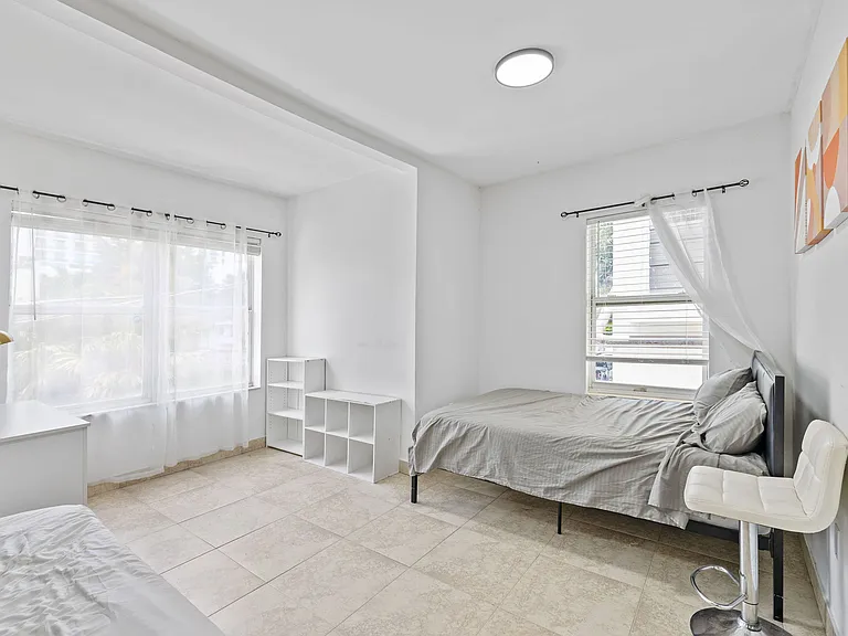 417 NE 26th St #5 — Photo 5