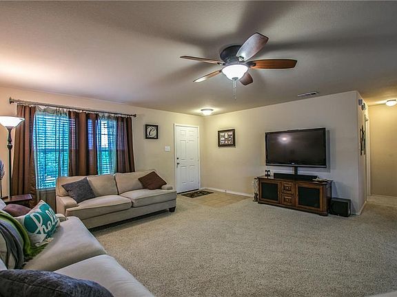 3rd image of 408 Silver Leaf Dr