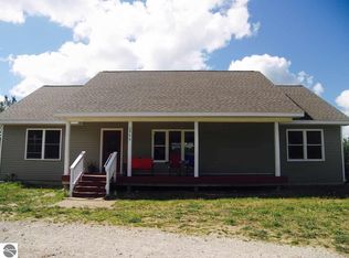 3966 W Briar Hill Dr, Maple City, MI 49664