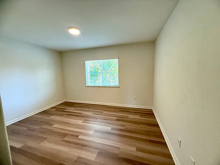 457 Effie Ct — Photo 15