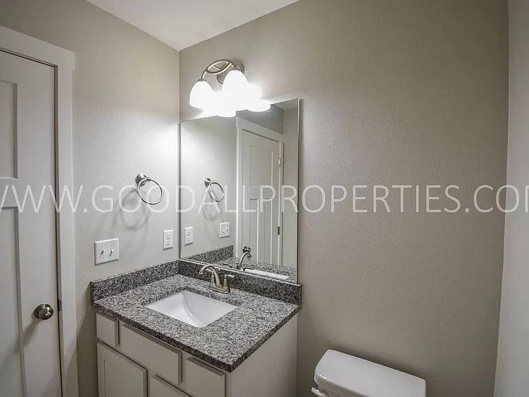 2726 NW Kate Shelley Ln — Photo 6
