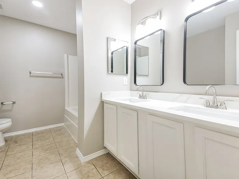 1435 Foxwood Ln — Photo 11