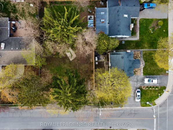 2A Corbett Ave, Saint Catharines, ON L2N 5M3