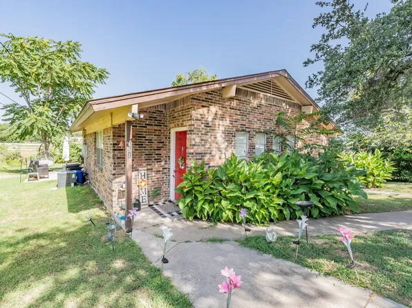 451 Wilshire Ave, Azle, TX 76020