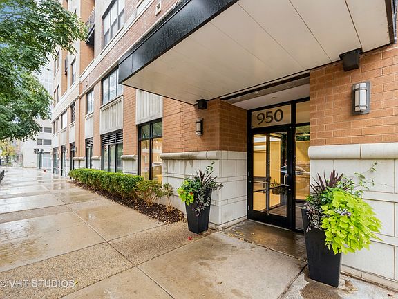 2nd image of 950 W Leland Ave APT 407