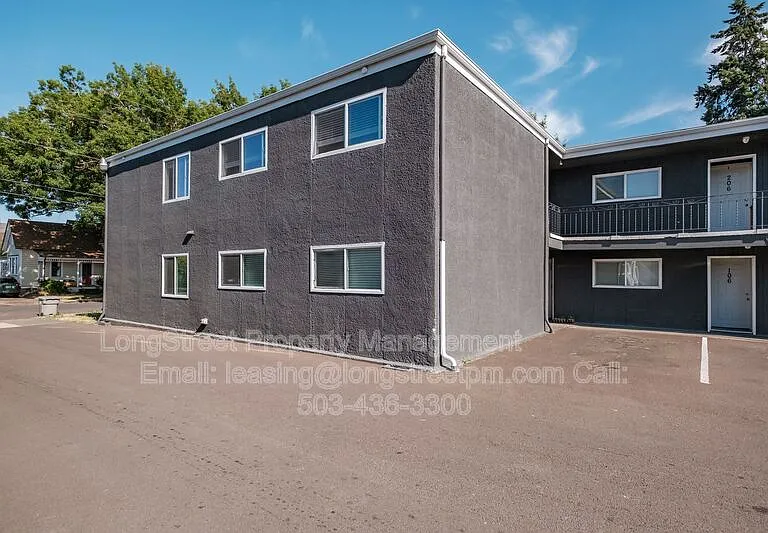 208 5th Ave SE #208 — Photo 1
