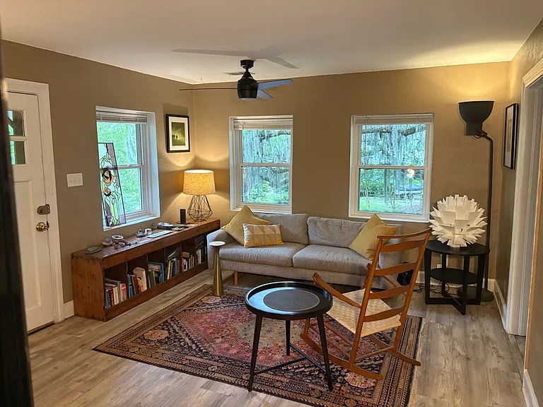 2190 Saint James Dr — Photo 2