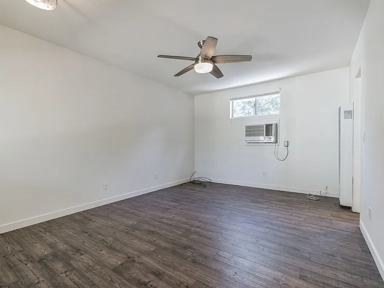 588 E. Mel Avenue - Hermosa Palms — Photo 27
