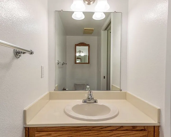 422 Occidental Cir — Photo 12