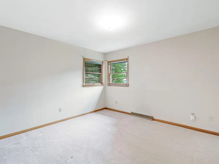 1238 S Hill Dr — Photo 4