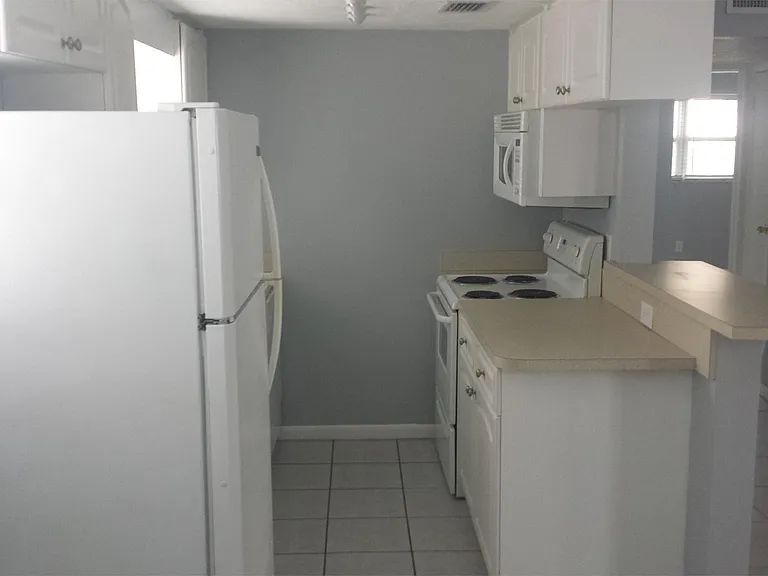 225 5th Ave NE #36 — Photo 2