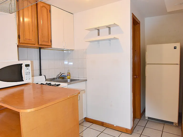 536 E 14th St #8 — Photo 3