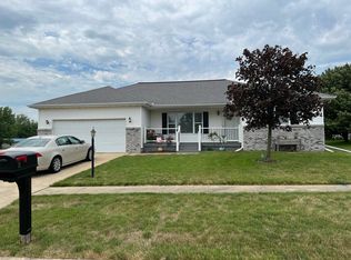 411 E Meuser Dr, Paxton, IL 60957