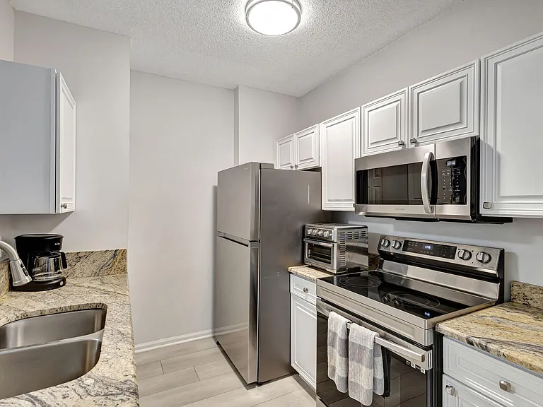 630 Sapodilla Ave #223 — Photo 11
