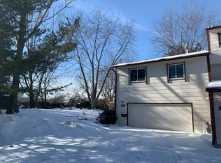 6895 Grenwich Ln N, Oakdale, MN 55128